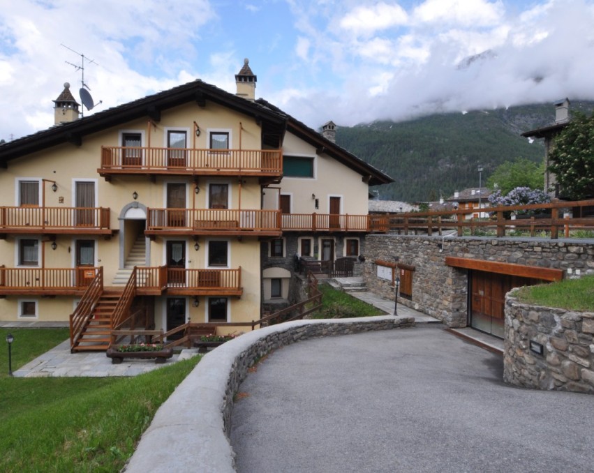 ALLOGGIO CON TERRAZZO