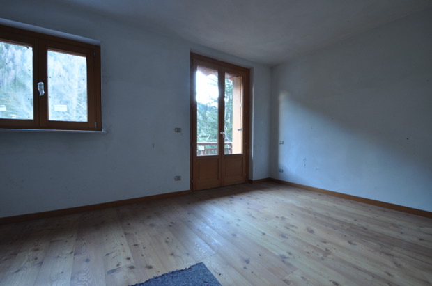 angolo cottura e zona pranzo da ristrutturare da ristrutturare la thuile valle d'aosta trilocale camera da letto matrimoniale